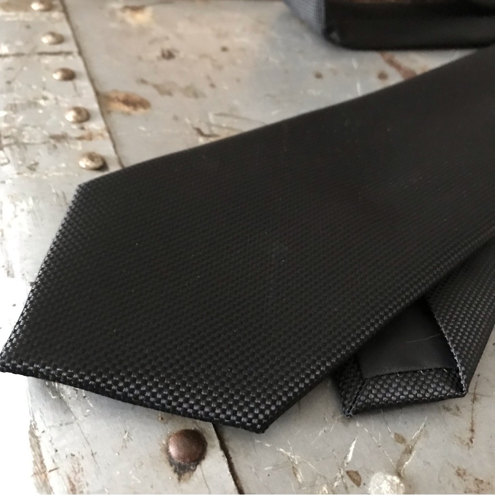 Men’s black tie. EUC